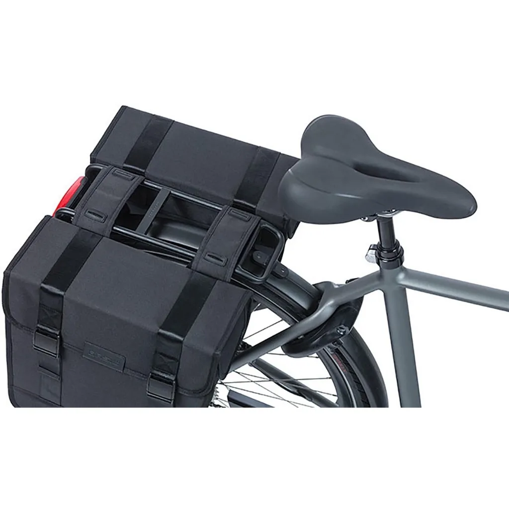 Basil - Sacoches Tour - noires, imperméables, réfléchissantes - 26L — vélo électrique